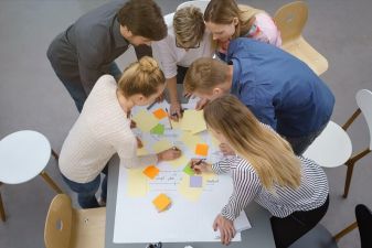 In der Langzeitpflege entscheidet nicht die Berufsbezeichnung, sondern das Miteinander.